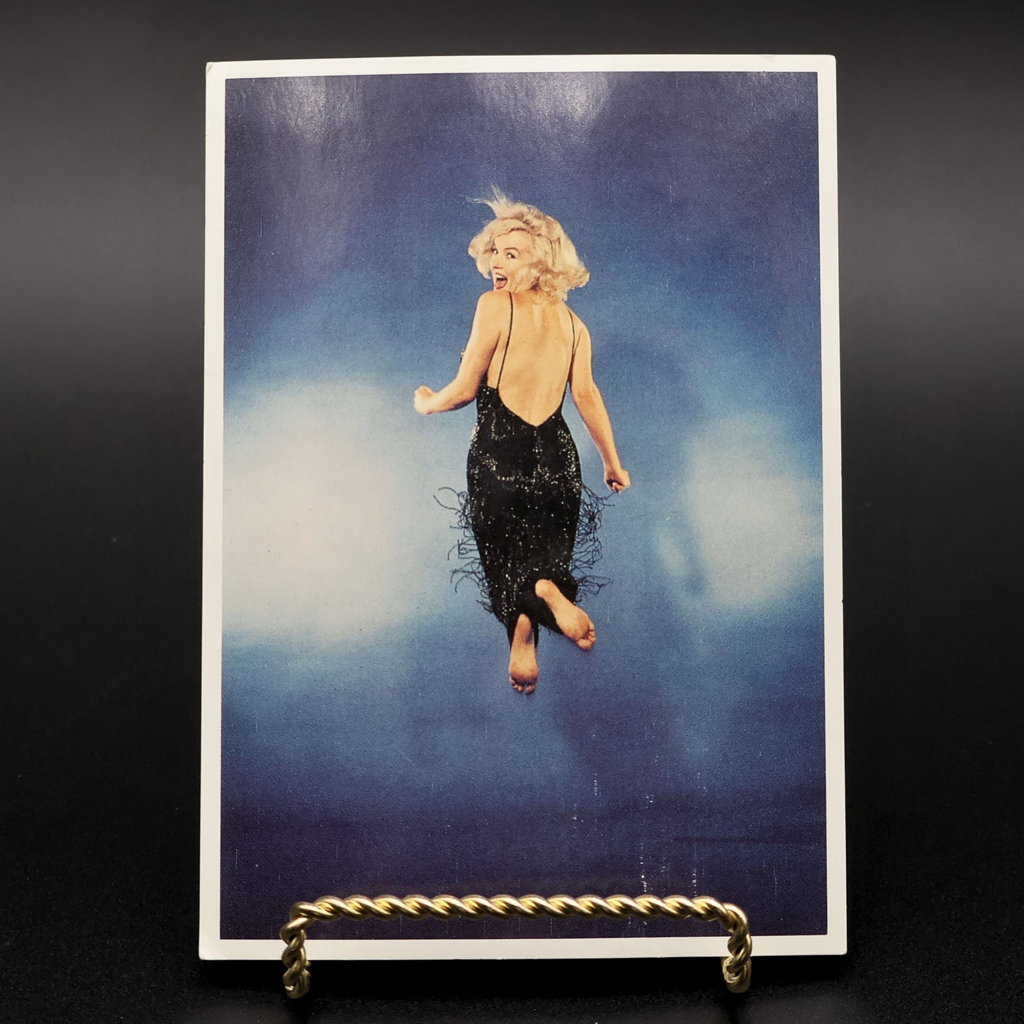 Marilyn Monroe 1959 Jumpology postcard featuring Philippe Halsman studio photograph