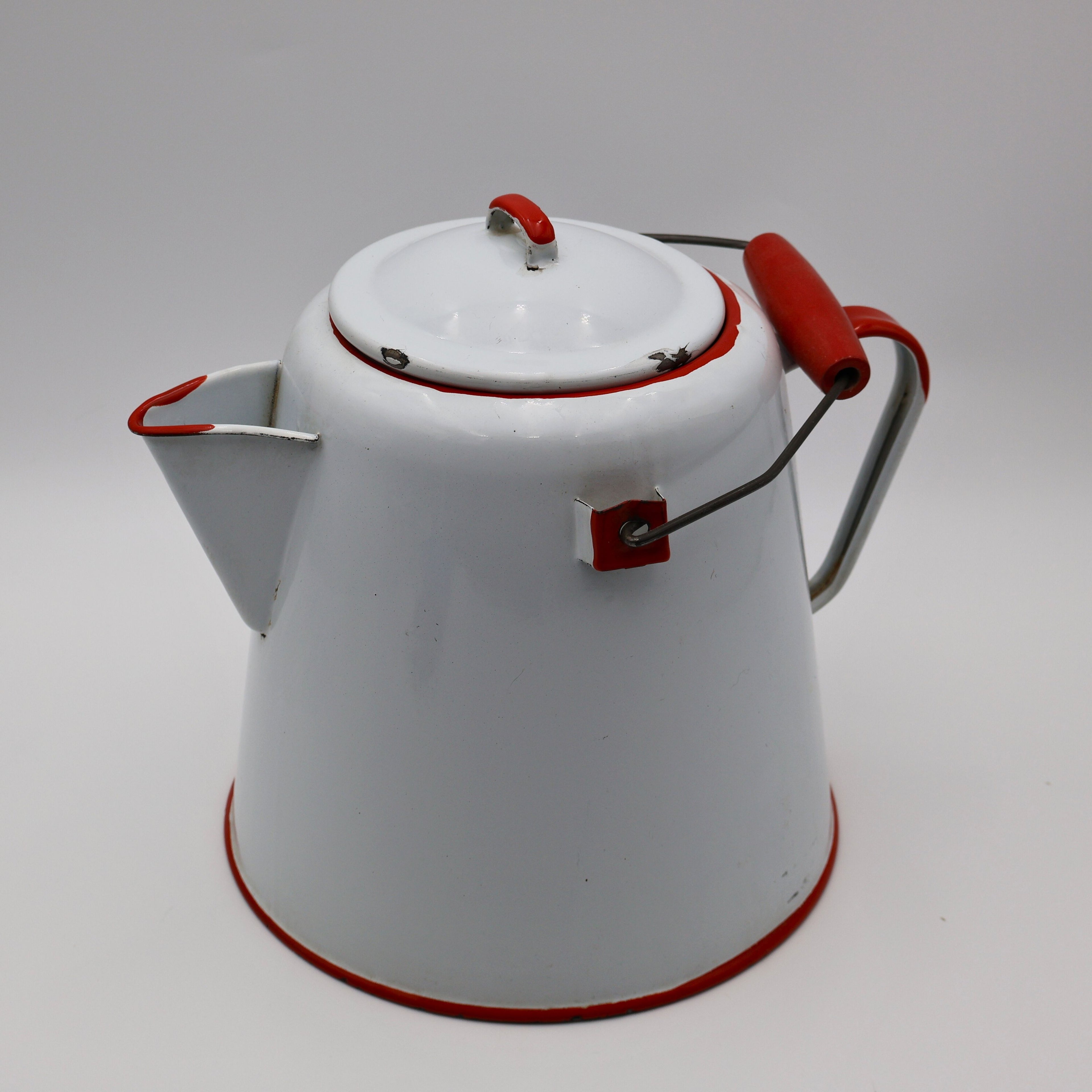 Large vintage white and red enamel coffee pot kettle with metal handle and lid, western cowboy campfire cookware