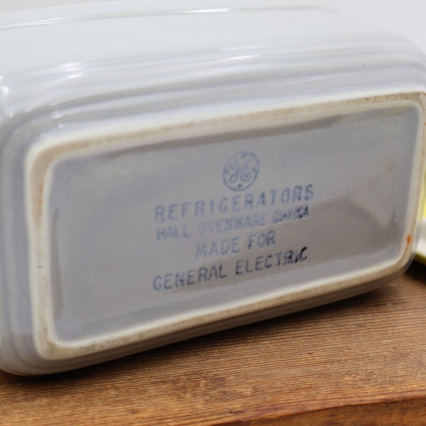 Bottom mark on vintage Hall China refrigerator dish made for General Electric, collectible kitchenware stamp.