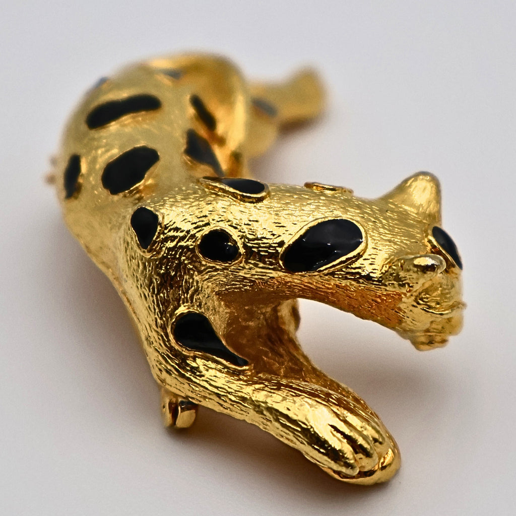 Side view of vintage leopard brooch pin showing sculptural gold-tone design